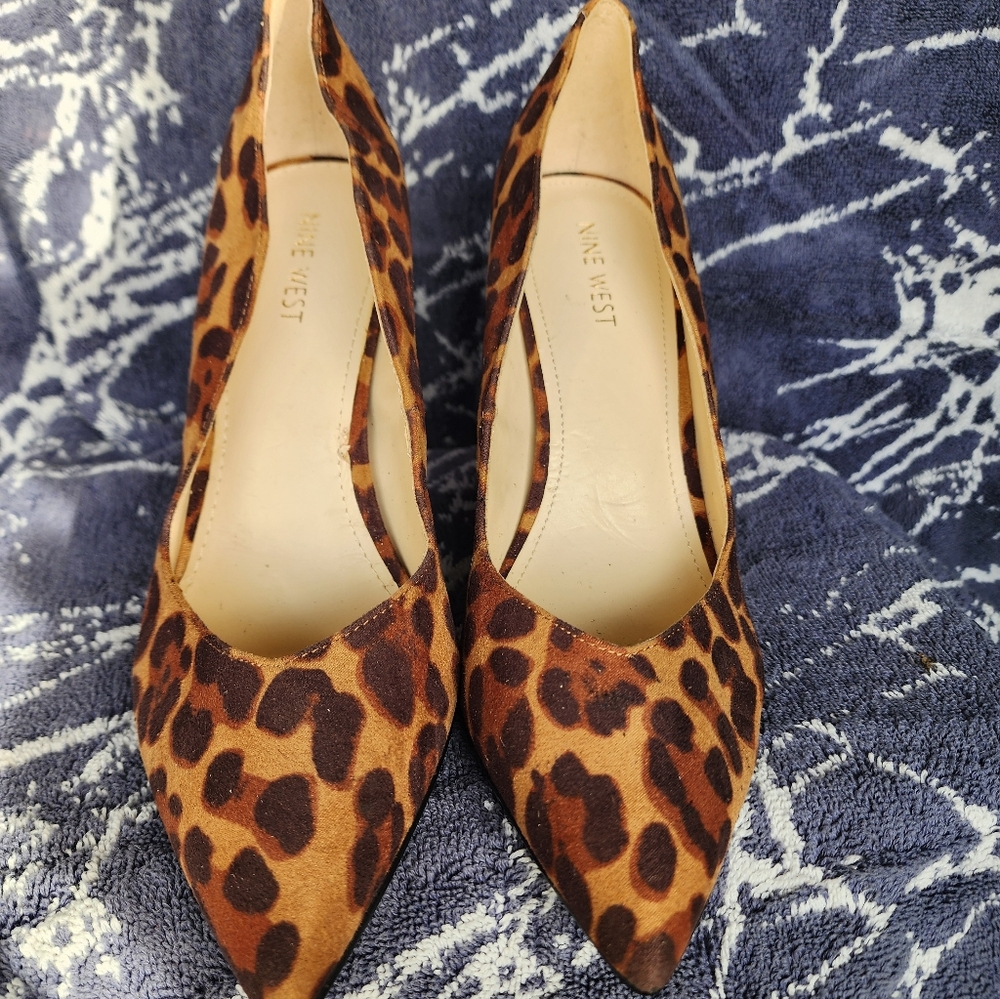 NEW HEELS LEOPARD PUMPS SIZE 9 BY NINE WEST